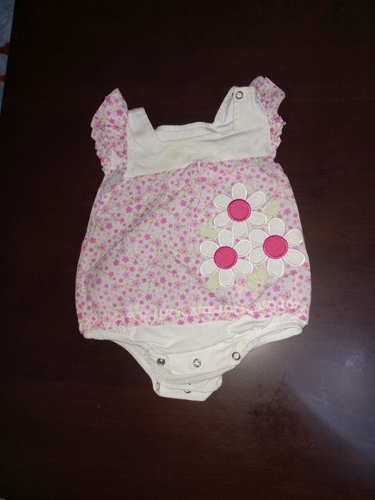 Продаю одежду на девочку новое