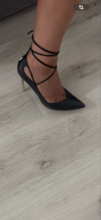 Pantofi negri Guess