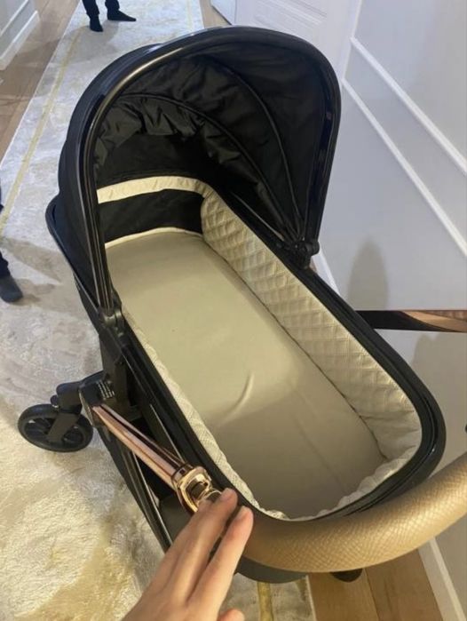 Продам детскую коляску Kidilo D900 2в1