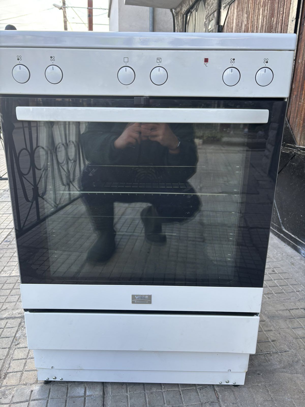 Печка voss electrolux керамичен плот гр. Асеновград • OLX.bg