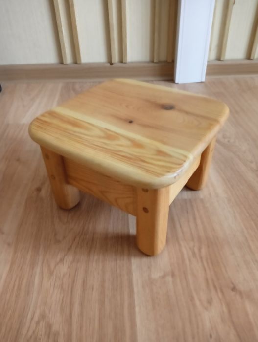 Табурет из дерева