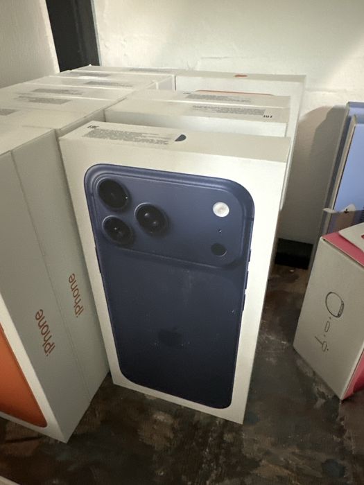 Iphone 17pro Max 256 EAC тимно-сини  оптым тож можна