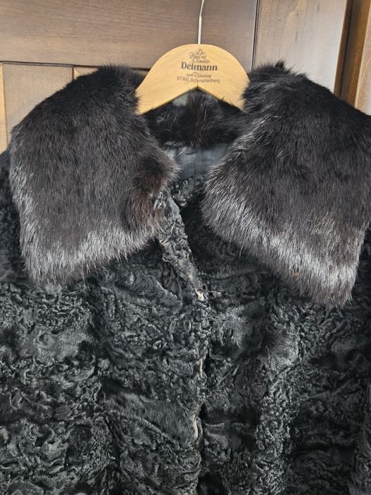 Haină de blana naturala de miel neagra marimea 42