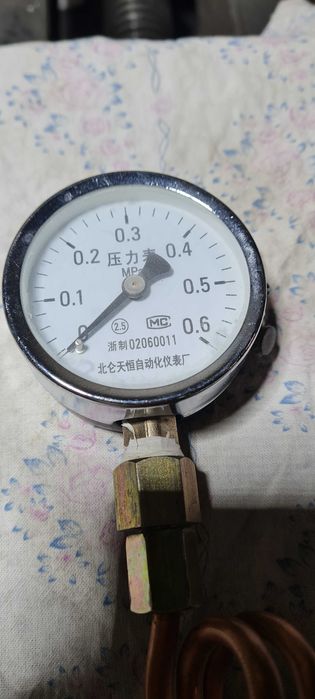 Продам манометр новый