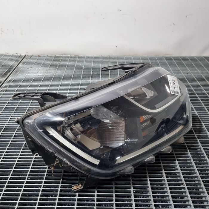 Far Dreapta Dacia Duster II 2018 - 2021 SUV 4 Usi (1473) Fara xenon