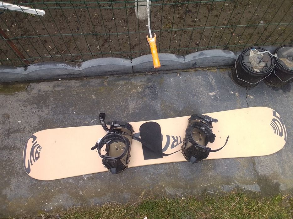 vând placă snowboard,boots