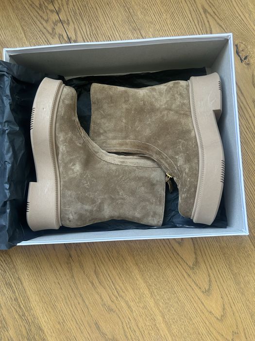 Ботинки замшевые