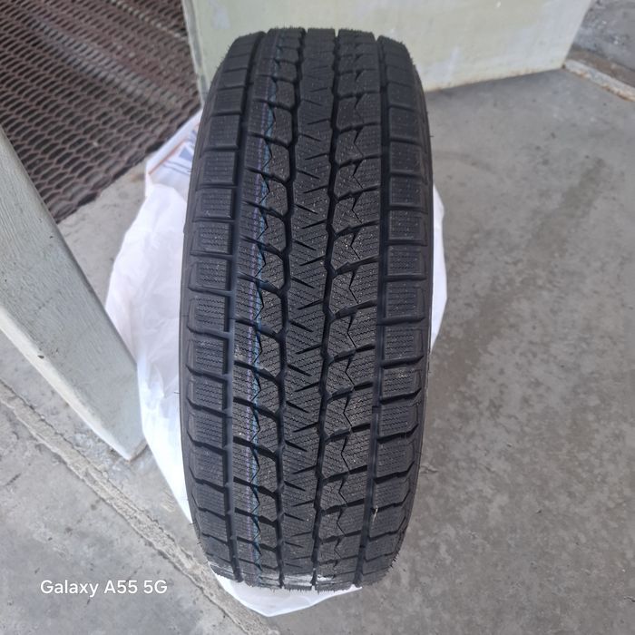 Новый шины липучка 225 55 R19