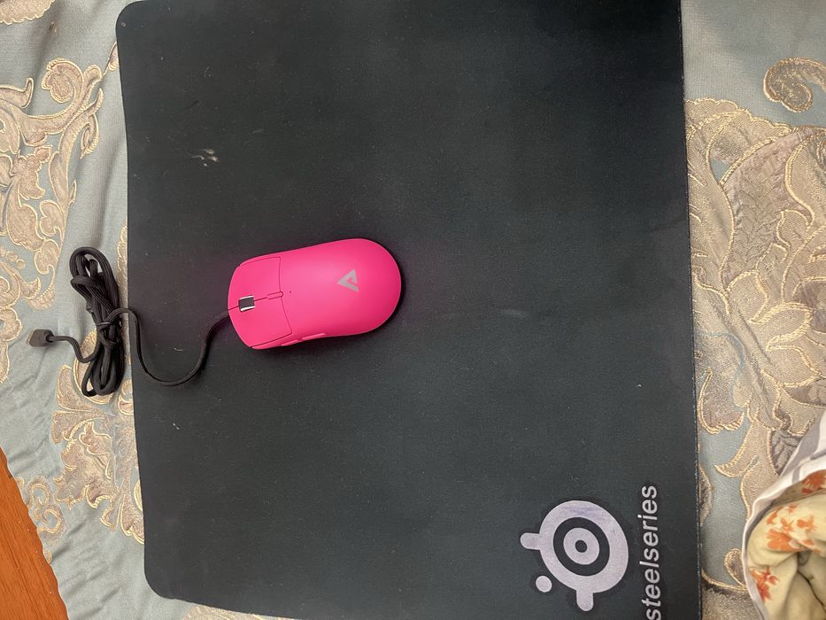 Очень легкая розовая мышка