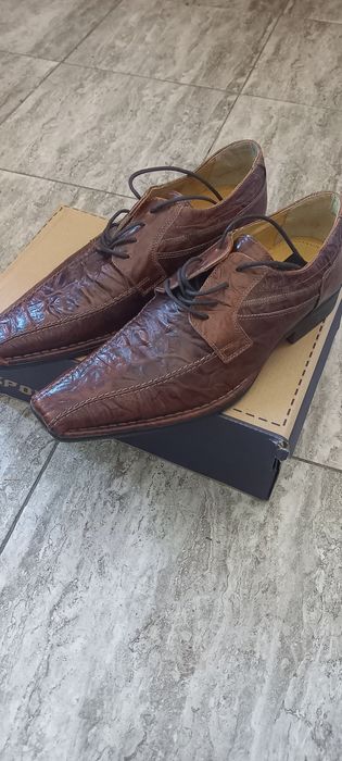 Pantofi model deosebit!