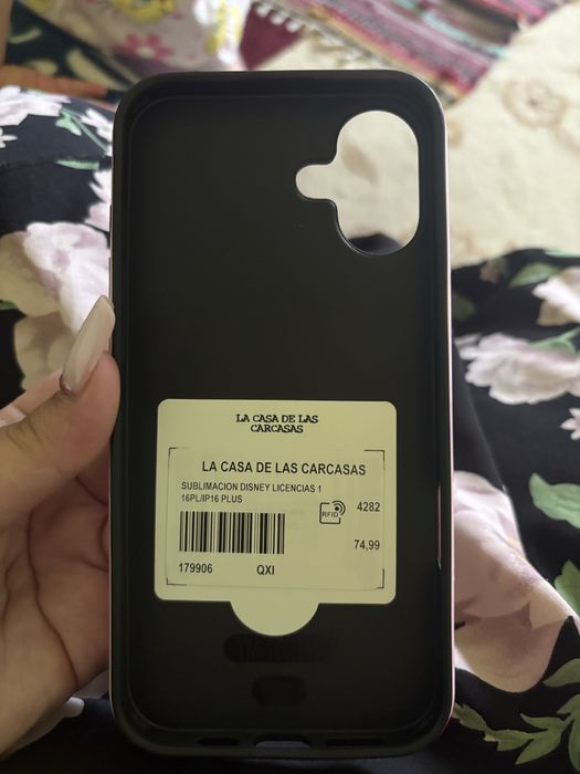 husa iphone 16 plus neutilizata si se vede foarte clar pretul ei initial.