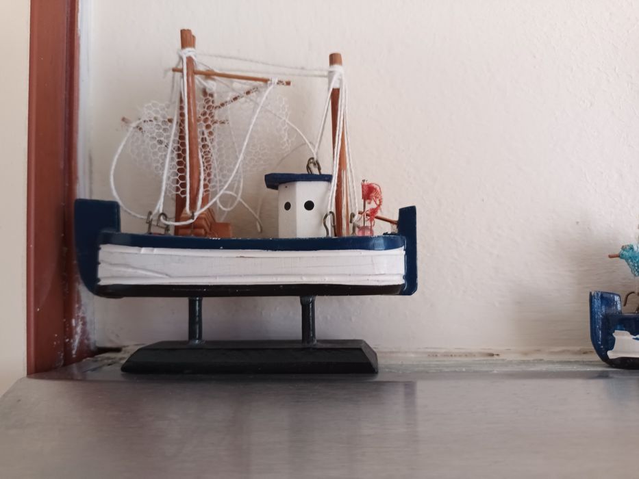 Лот от 4 малки дървени корабчета отлична морска декорация