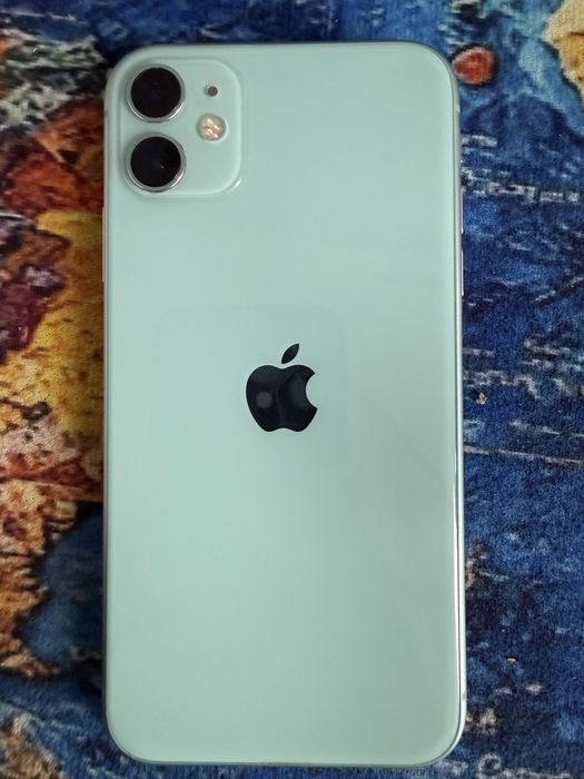 Продам айфон 11 на 64гб