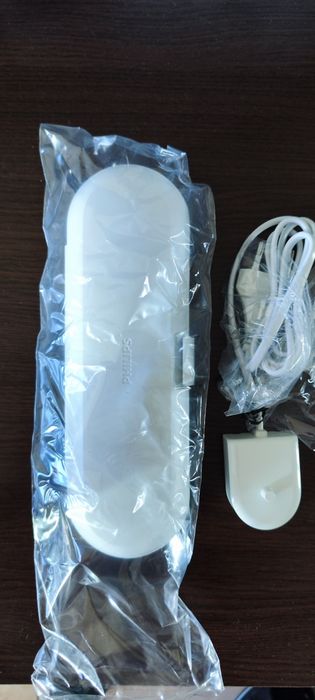 Зарядно и кутия оригинални за електрическа четка Philips