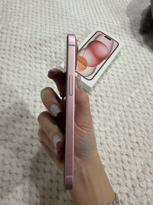 iPhone 15 roz impecabil