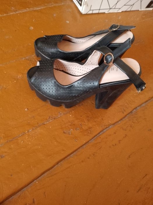 Женские туфли продается