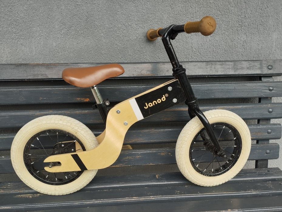 Bicicletă fără pedale Janod din lemn – stare bună