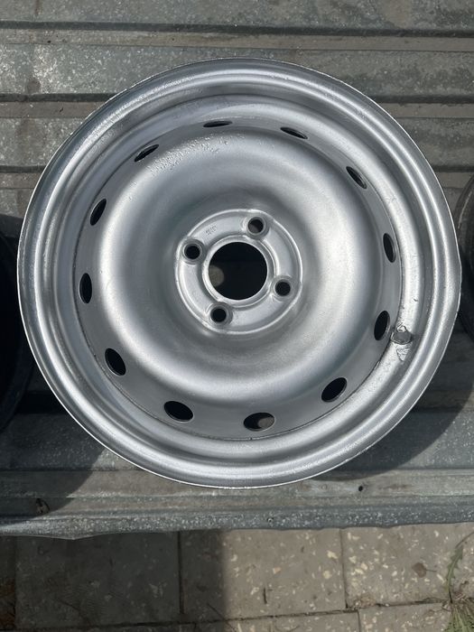 Диски 4/100 R15 стояли на ларгусе