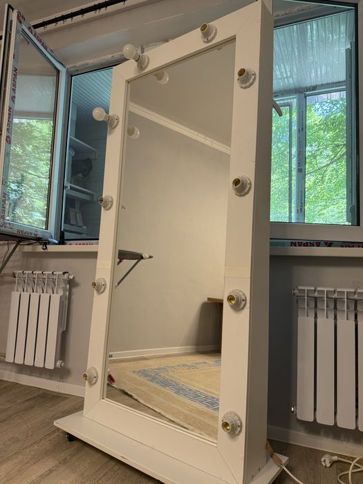 Зеркало с лампочками