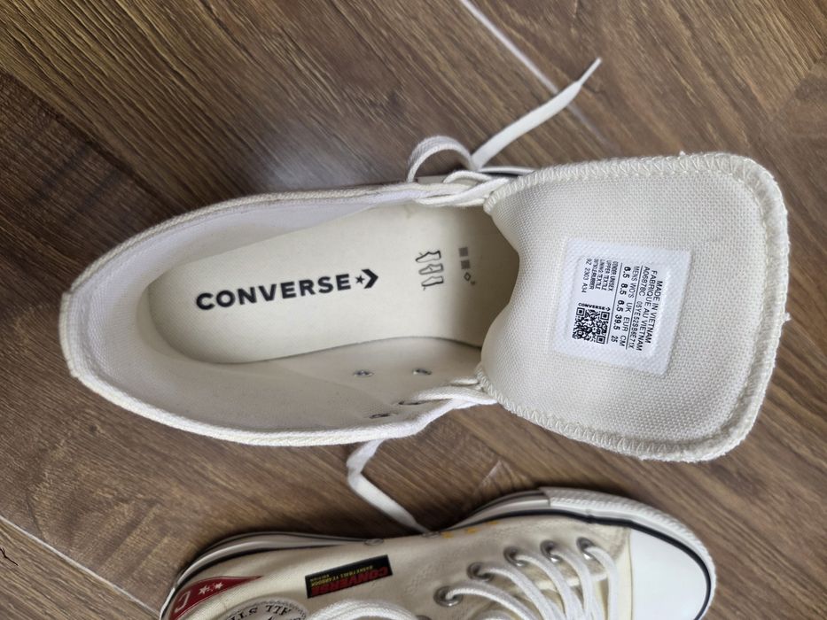 Converse mărimea 39,5