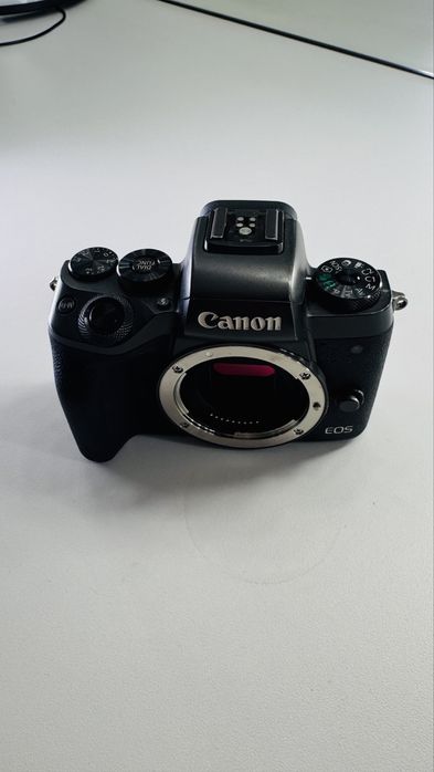 Aparat Canon EOS M5