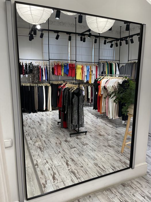 Зеркало с алюминиевой черной рамой