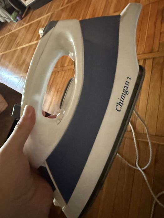 Продается обычный утюг