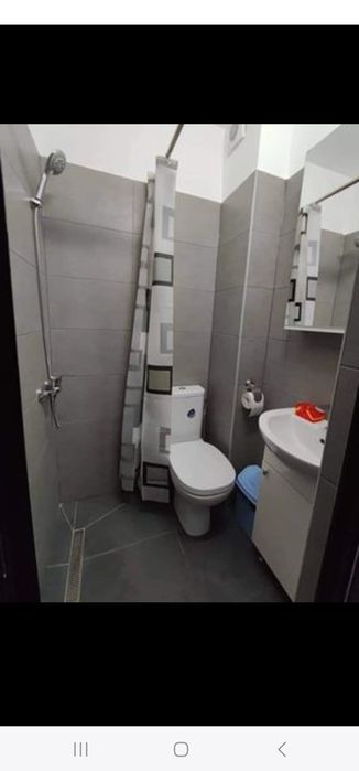 Închiriez garsoniera V. Aaron