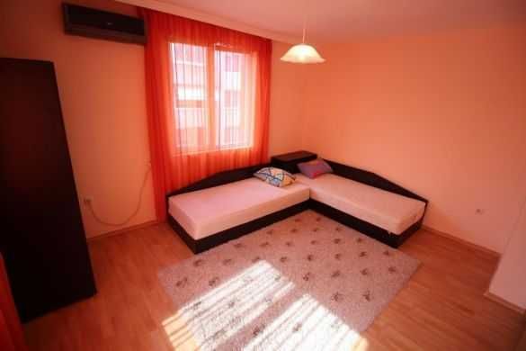 Дава се под наем Тристаен апартамент в Бургас, Център - 80 кв.м за 140.25 € - Снимка #4