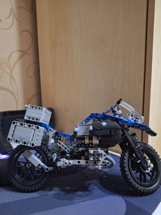 Набор LEGO TECNIC 42063