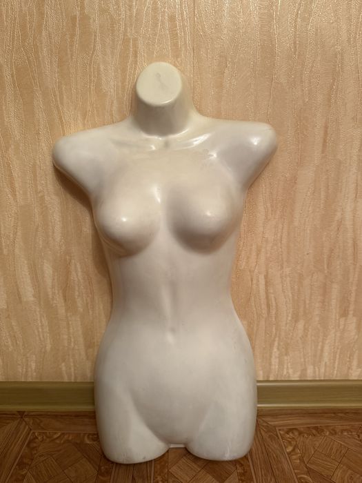 Манекен бюст пластмассовый