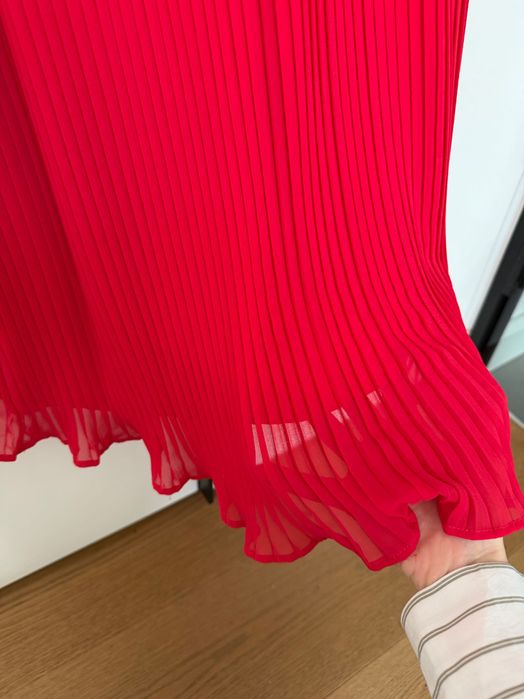 ASOS Червена плисирана рокля