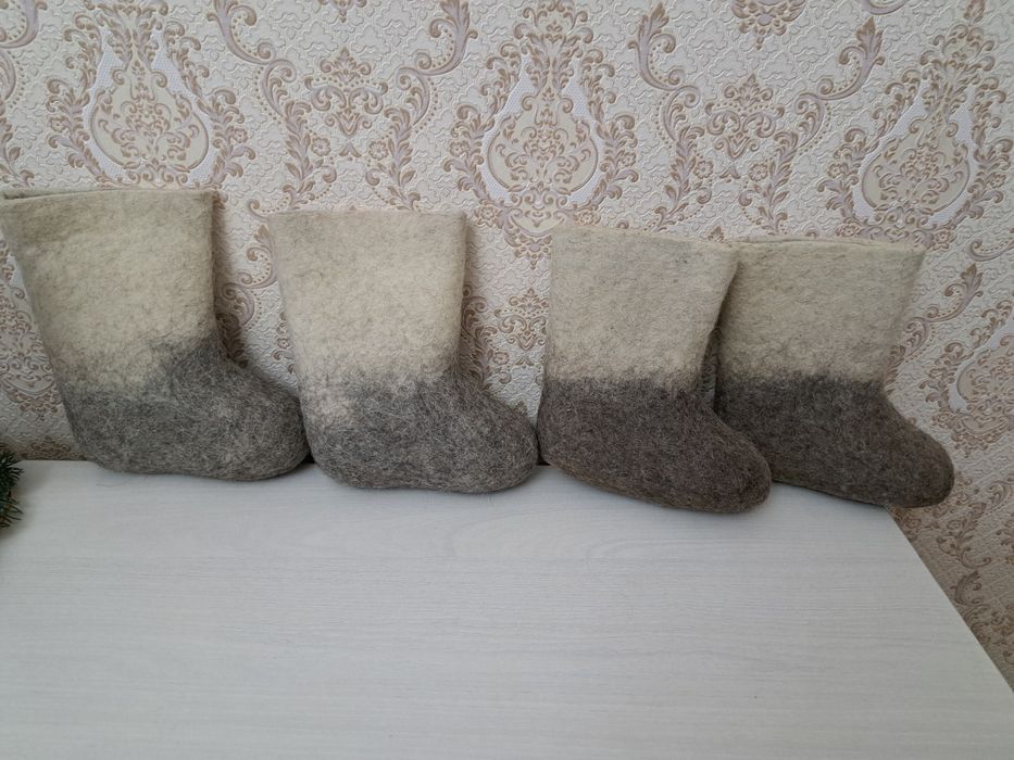 Продам 2 пары детских валенок-самовалок