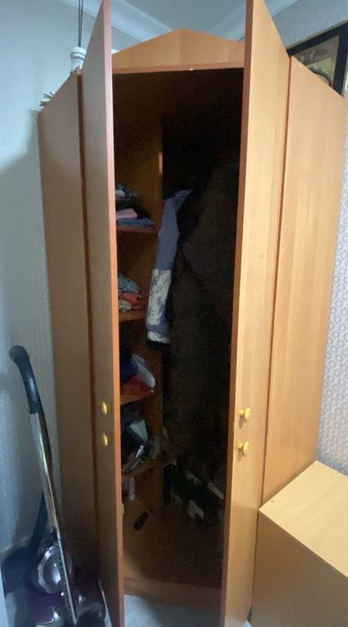 Продам угловой шкаф