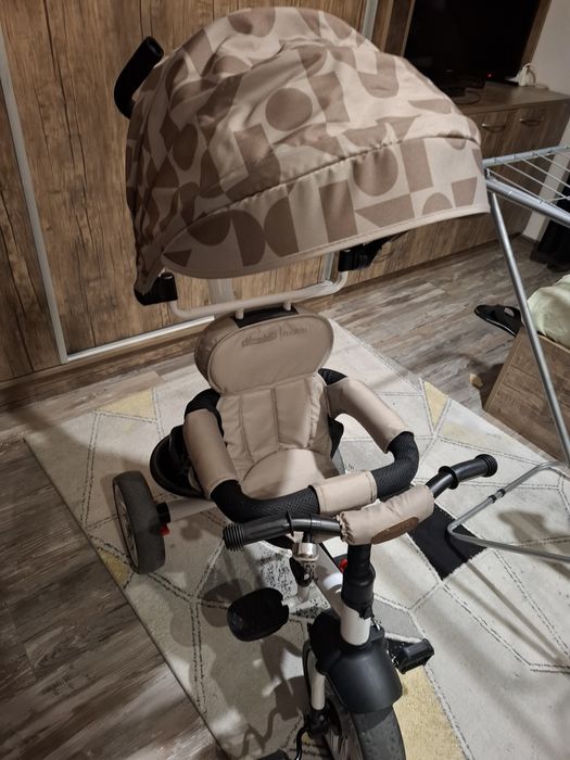 Чисто нова триколка