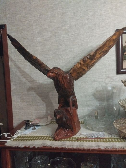 Деревянная статуэтка Беркут