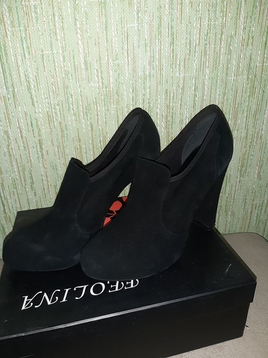 Продам туфли замшевые р. 39