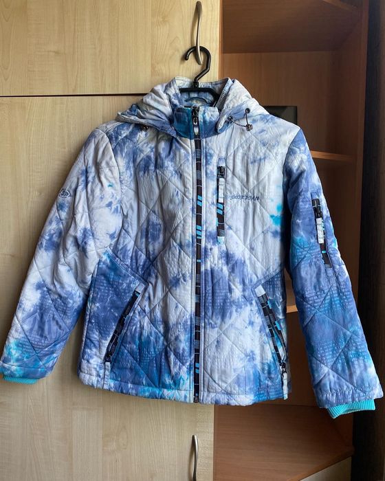 Весенняя женская куртка