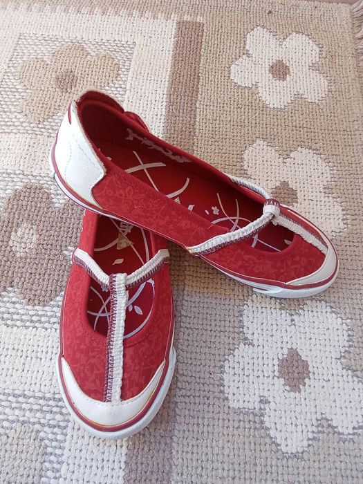 НОВИ!Обувки  35 номер le coq sportif