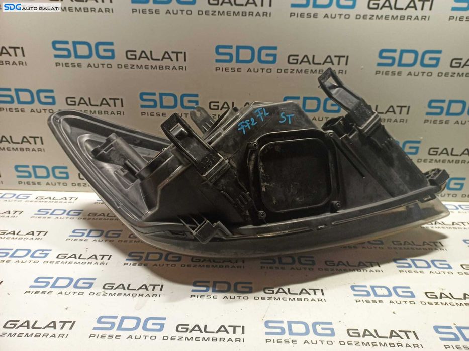 Far Stanga FARA Xenon Ford Focus 2 FL Facelift 2007 - 2011 Cod 8M51-13101-BC [L0925]