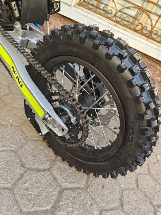 Мотоцикл кроссовый