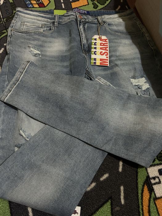 Мъжки дънкита чисти нови!