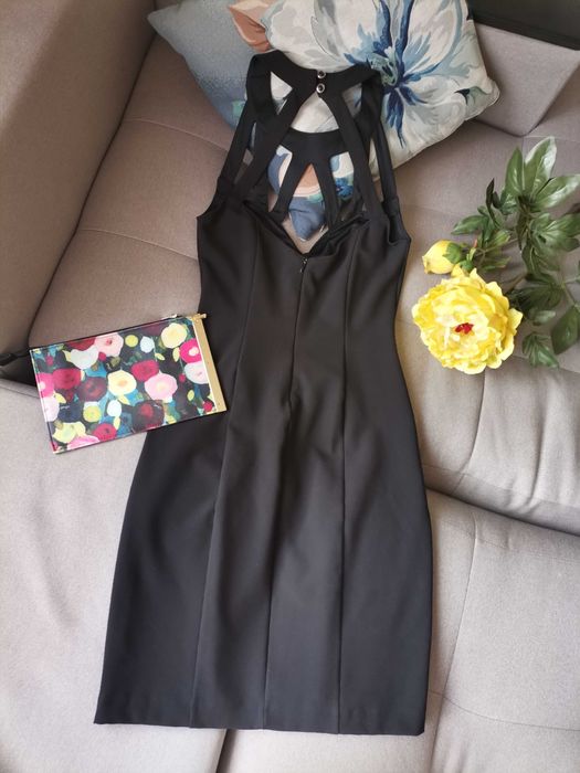 Малка черна рокля