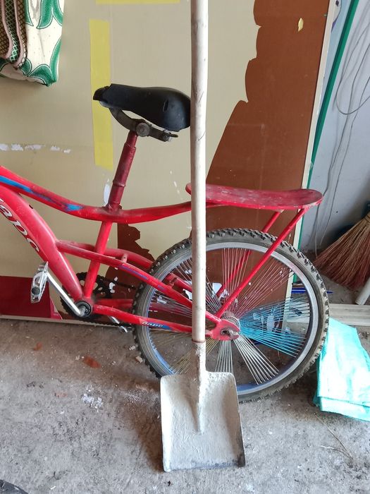 Продам лопату, тяпку.