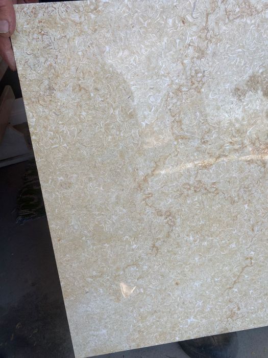 Executăm lucrări premium din piatră naturală și quartz compozit, la comandă