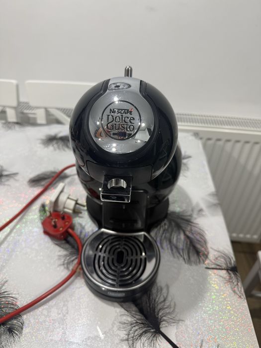 Delonghi Magnifica S și Delonghi Dolce Gusto