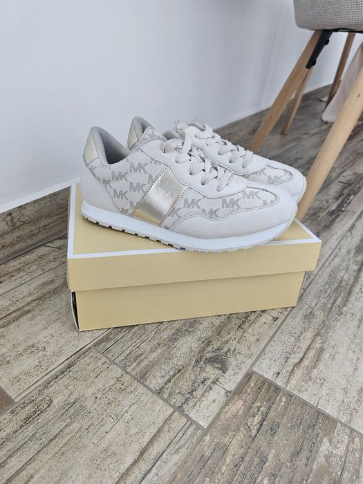 Маратонки Michael Kors размер 36