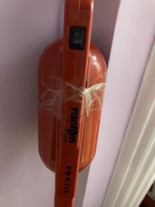 Срочно Пылесос вертикальный проводной