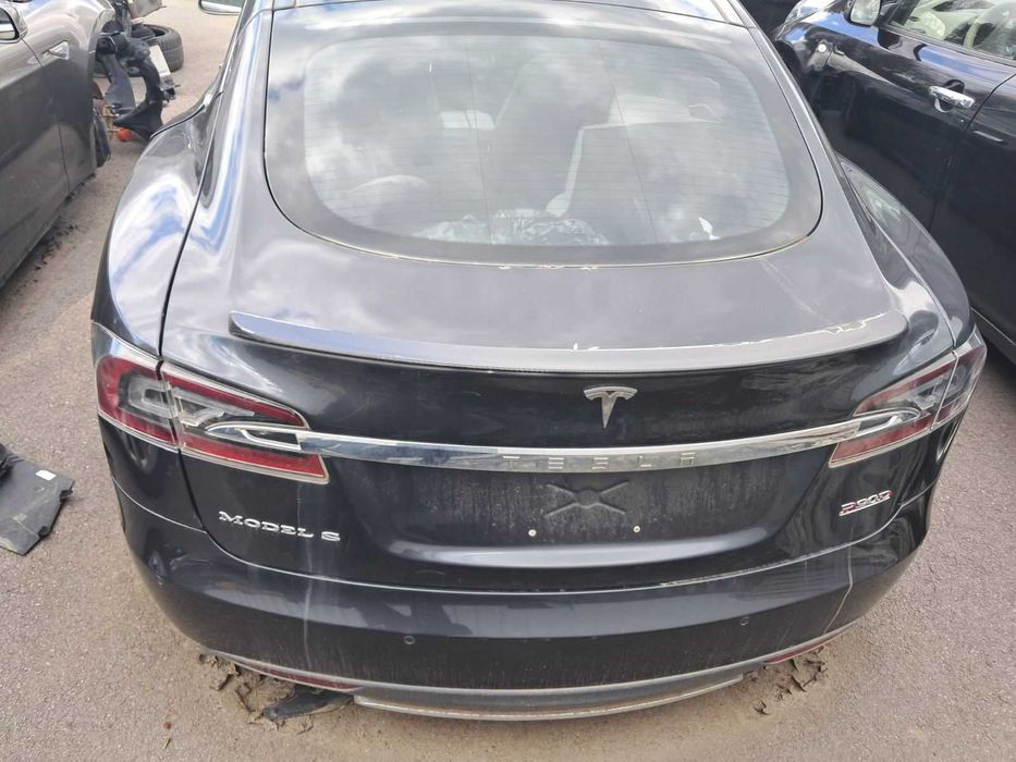 Tesla Model S, за оригинални части