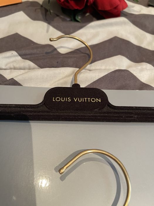 Umerase pantaloni / fuste Louis Vuitton autentice, uzate dar in stare